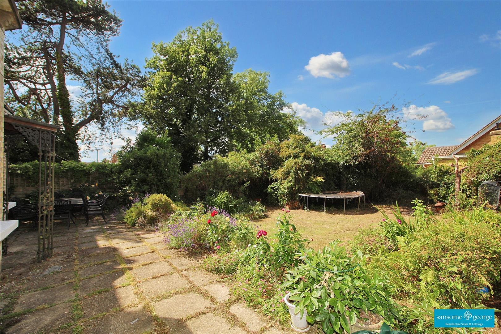 6 bed property in The Mount, Reading